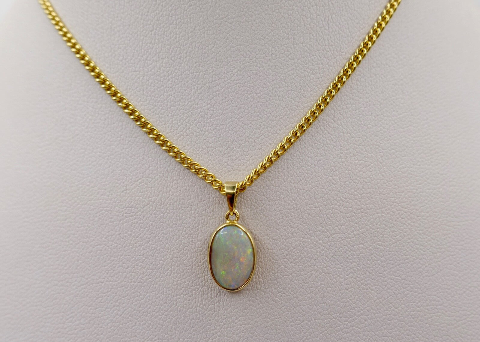 kleiner Anhänger 750 / 18K Gold Gelbgold mit Opal