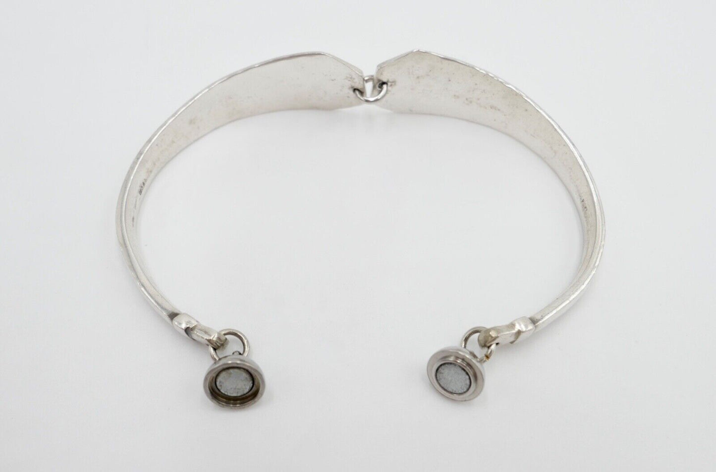 80er Jahre Silber 900 Armband gehämmert Magnetverschluss V.S.F - Antikhandel-Stuttgart