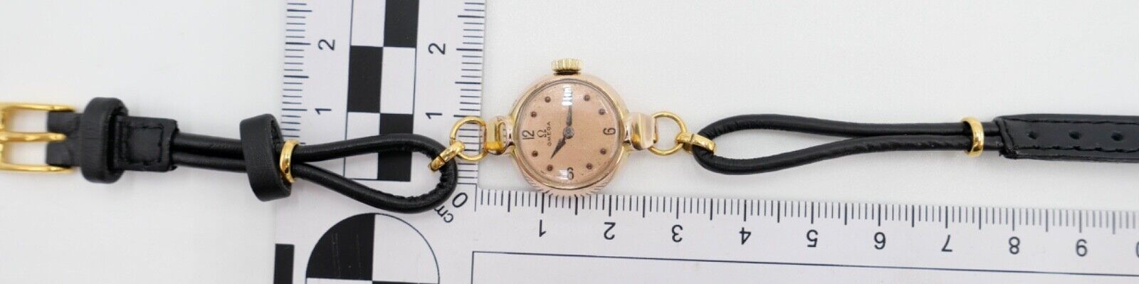 Kleine 1930er Jahre OMEGA Damen Armbanduhr 585 14K Rotgold Handaufzug Ø 18,8mm - Antikhandel-Stuttgart