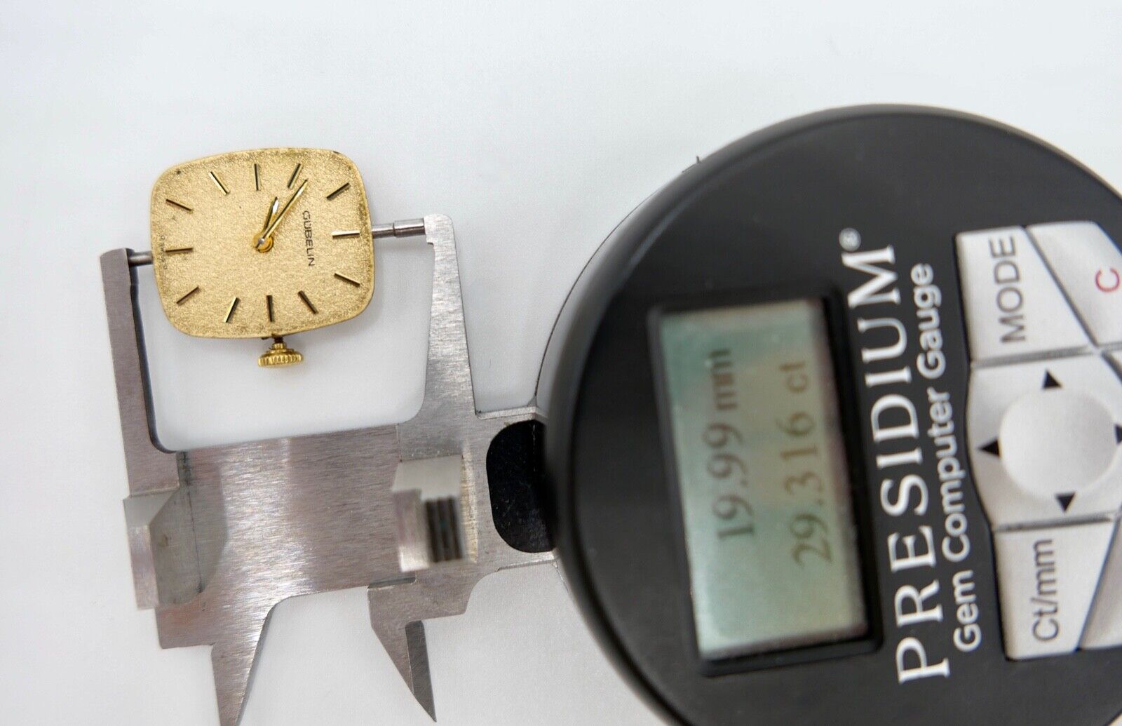 LÄUFT Gübelin Cal ETA 2512 Uhrwerk Ziffernblatt Zeiger Krone voll funktionsfähig - Antikhandel-Stuttgart