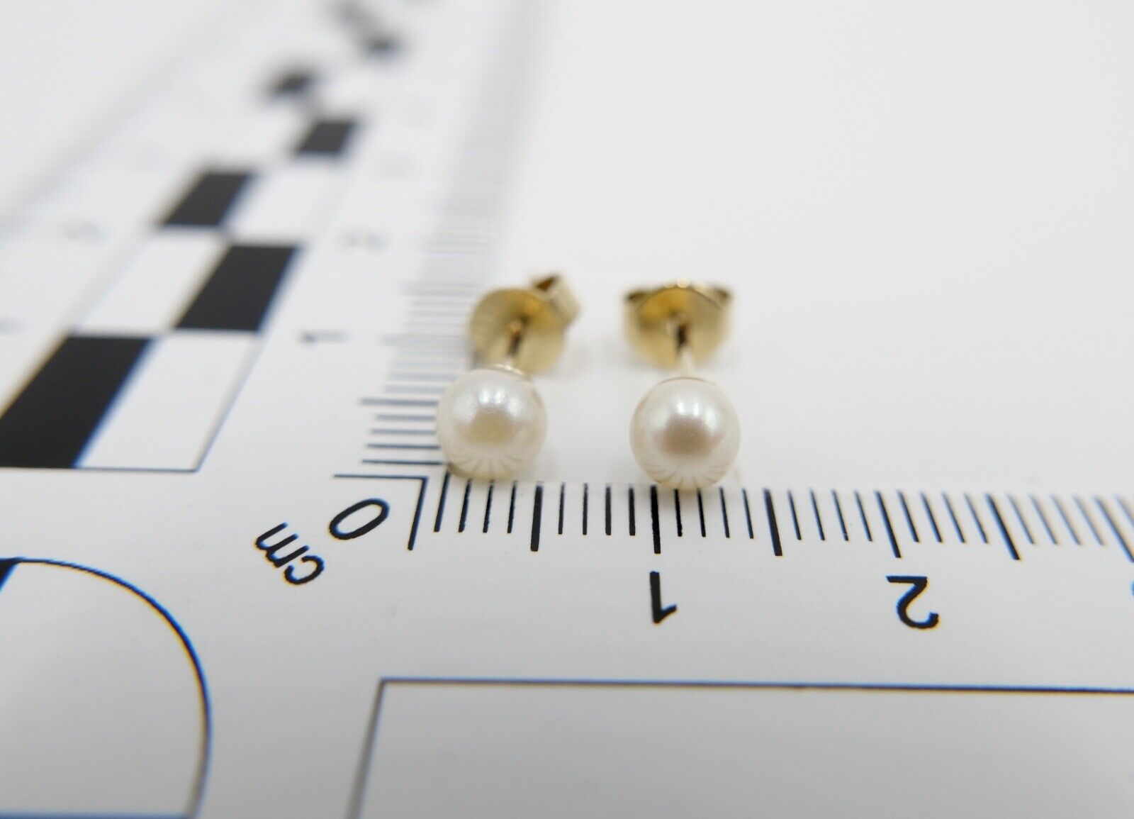 80er Jahre Gelbgold Zucht Perlen Ohrringe Ohrstecker 333 / 8K Perle Ø 5,0 mm - Antikhandel-Stuttgart