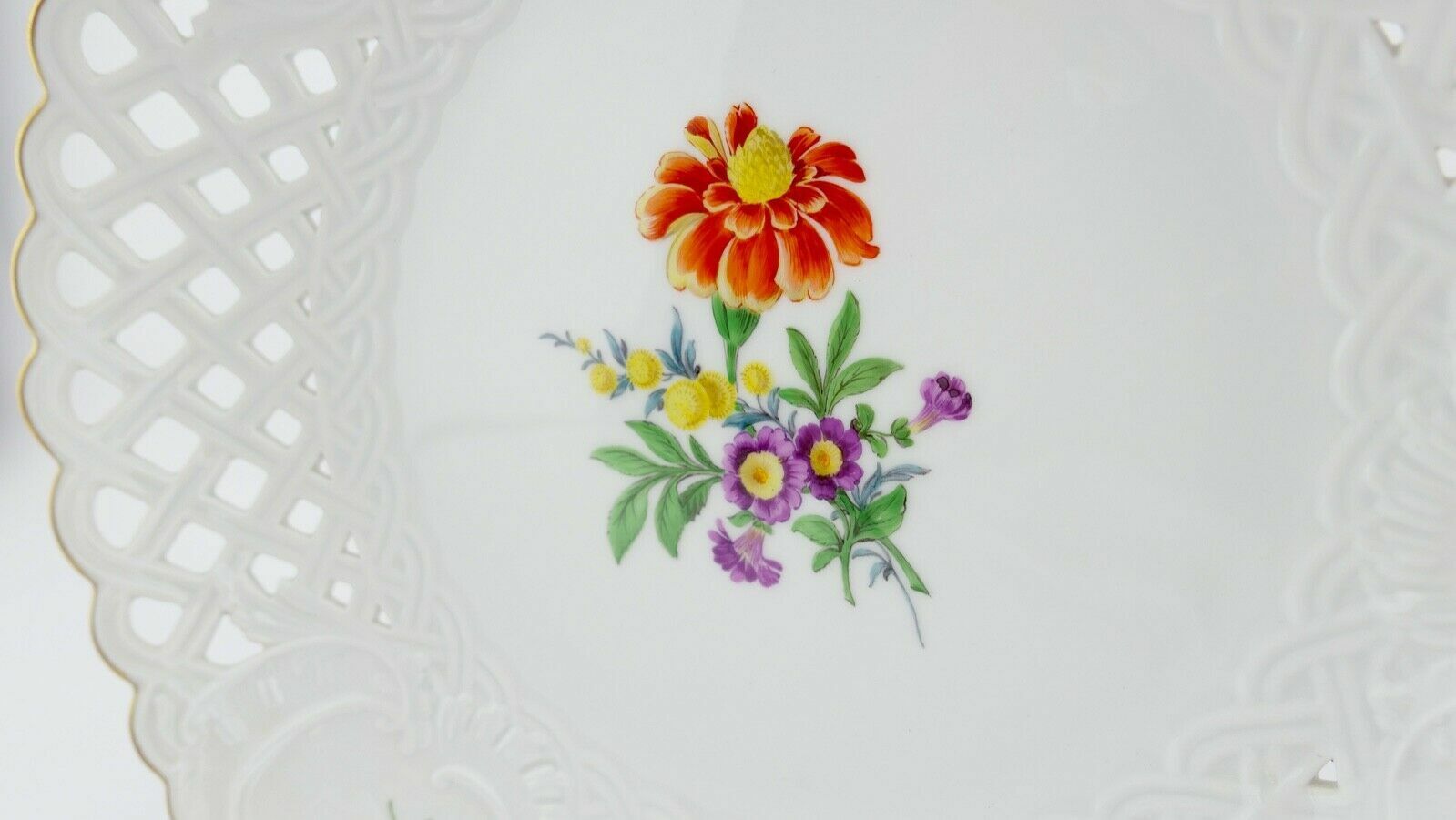 Meissen Durchbruchschale Weiß Goldrand Ø 25 cm Blumendekor 332 46a / 206 - Antikhandel-Stuttgart