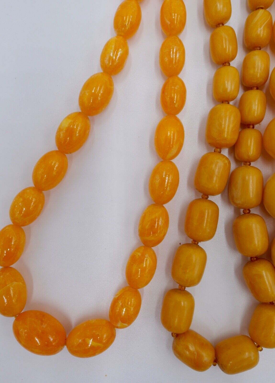 Bernstein Imitat / Plastik Kunstoff Konvolut Schmuck Kette 393 Gramm - Antikhandel-Stuttgart