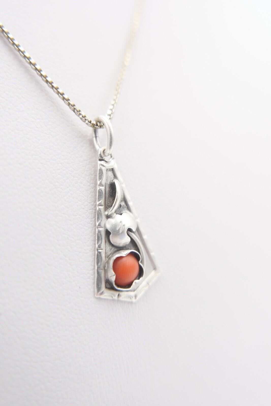 40er Jahre Art Deco Silber Anhänger mit Koralle - Antikhandel-Stuttgart