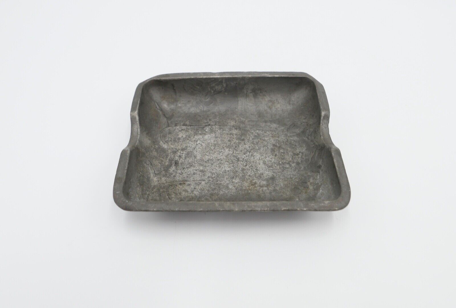 KAYSERZINN 4190 Zinn Aschenbecher / Schmuckschale 10x9cm Relief Fuchsien Blätter - Antikhandel-Stuttgart