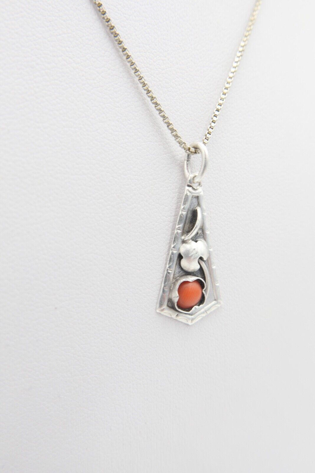 40er Jahre Art Deco Silber Anhänger mit Koralle - Antikhandel-Stuttgart