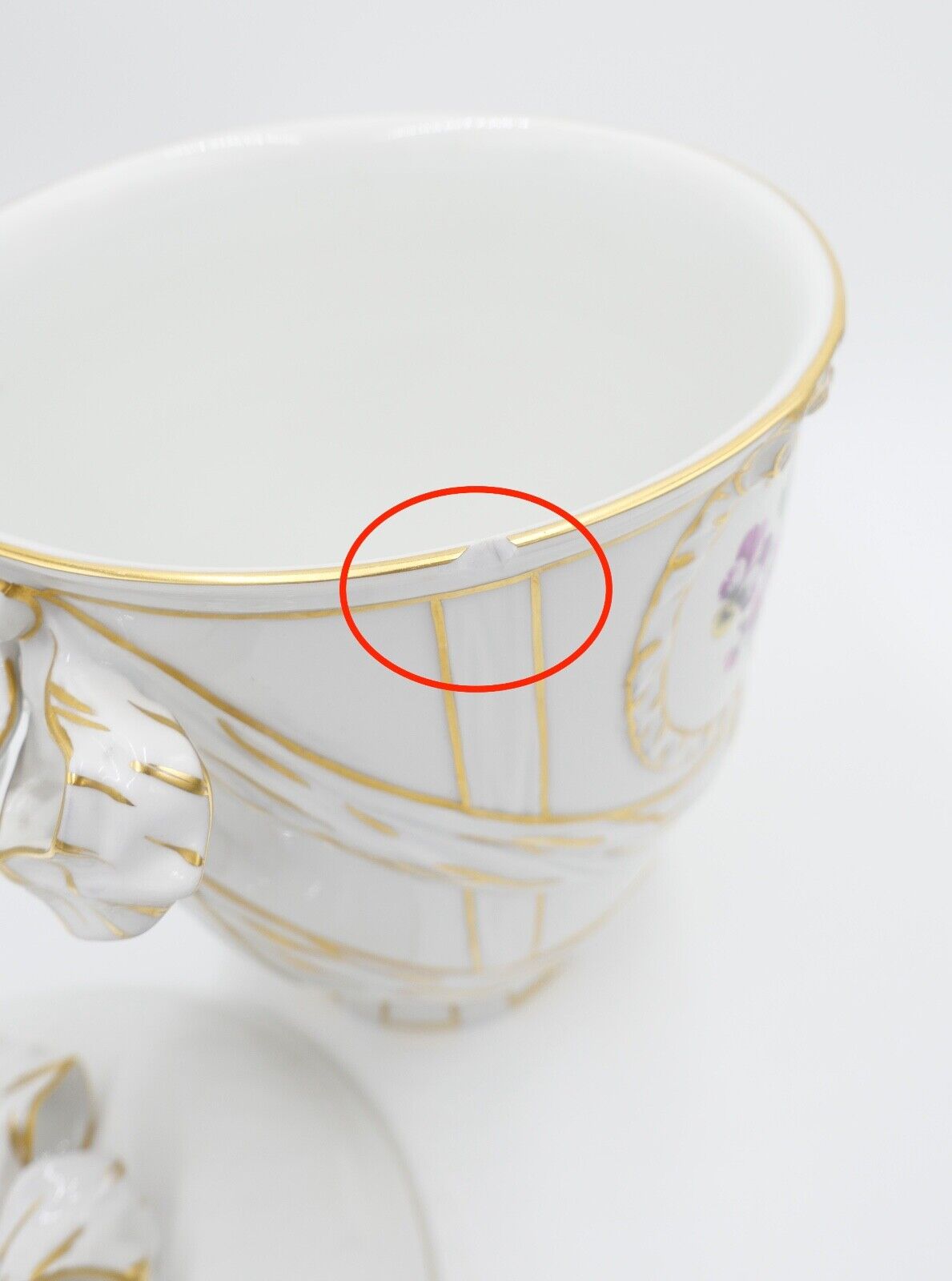 KPM Berlin Deckelvase Urnenvase 27 cm hochPorzellan weiß Gold Blumen - Antikhandel-Stuttgart