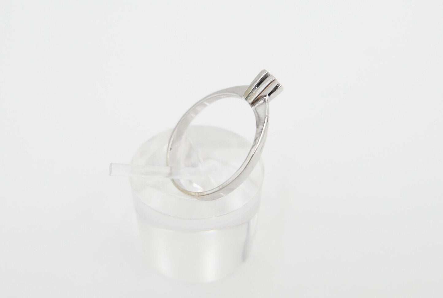 70er Jahre Solitär Ring Weißgold 333 / 8K Brillant 0,03 Ct F / VVS Gr. 57 - Antikhandel-Stuttgart