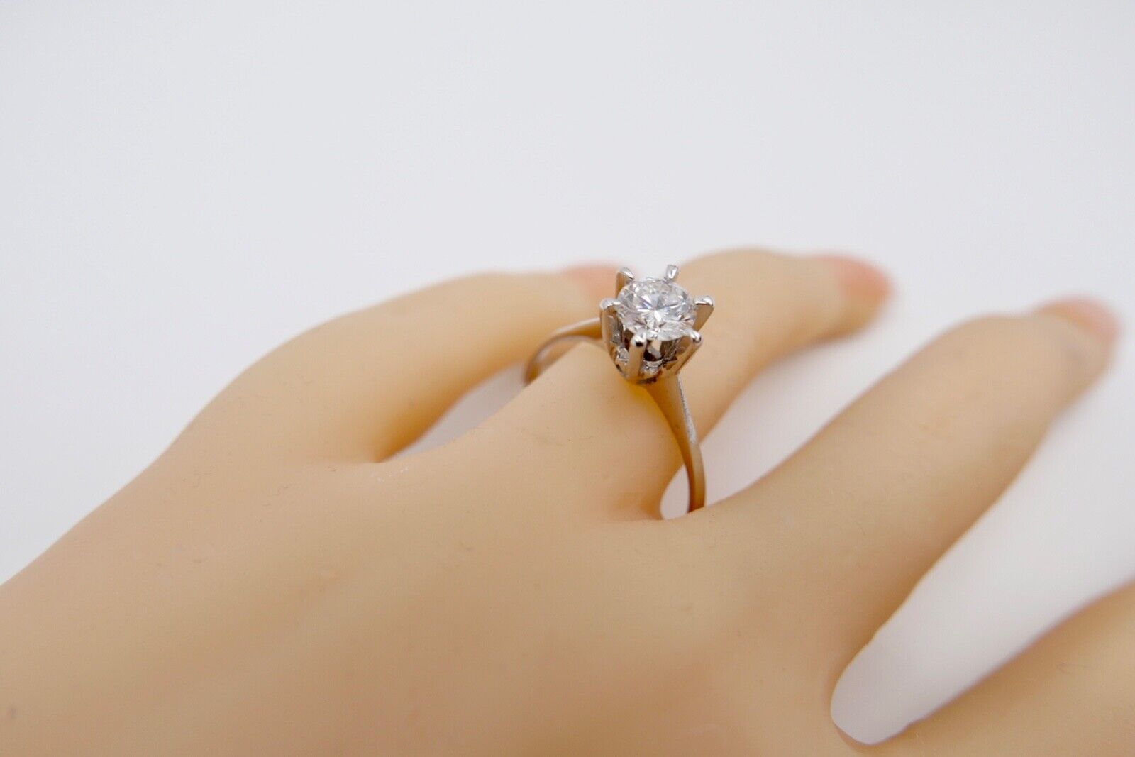 1980er klassischer Solitär Ring Weißgold Gold 585 14K Brillant 0,66 Ct Gr. 61 - Antikhandel-Stuttgart