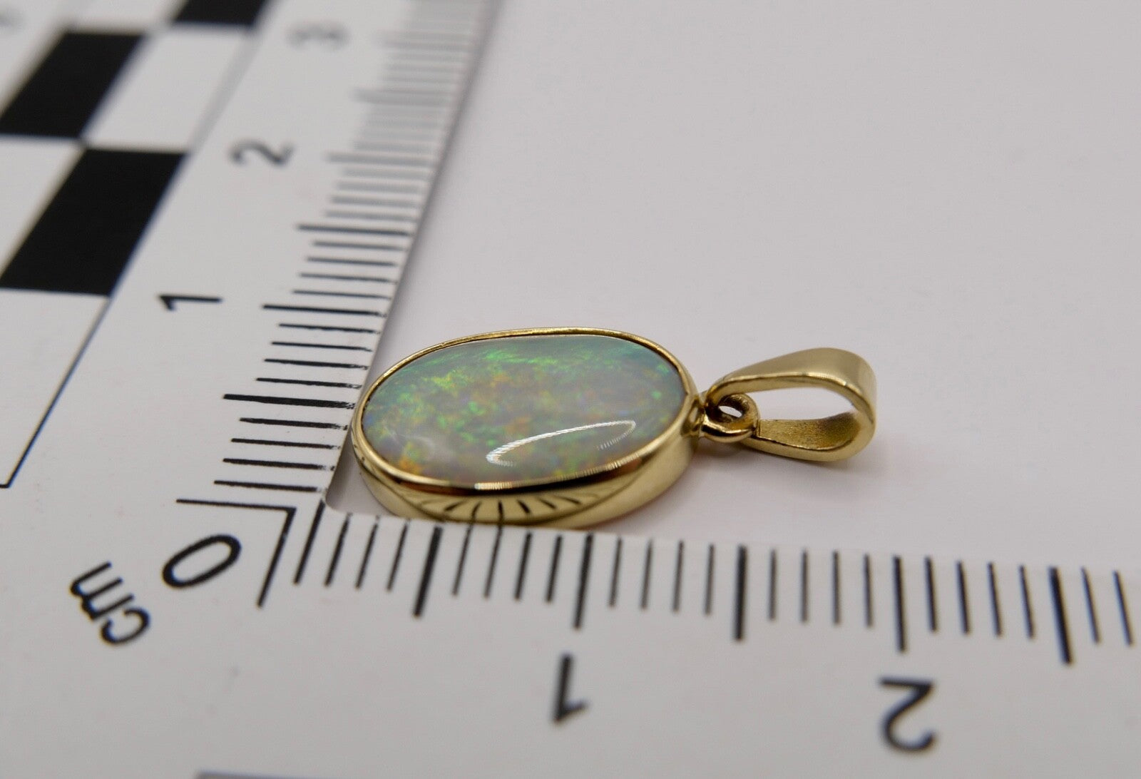 kleiner Anhänger 750 / 18K Gold Gelbgold mit Opal