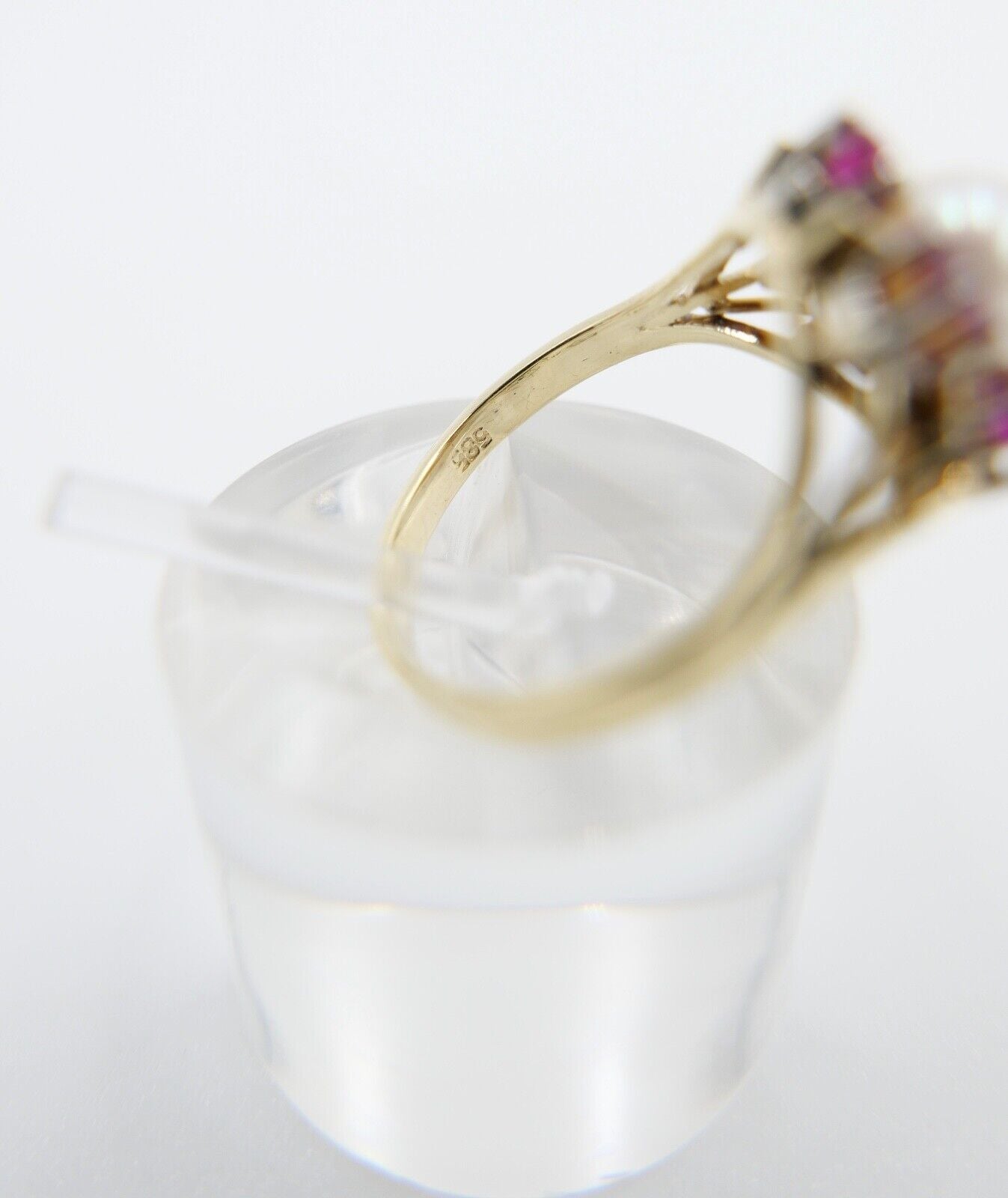 80er Jahre Ring Gold 585 / 14K Weißgoldfassung Zuchtperle Rubine Gr. 53 - Antikhandel-Stuttgart