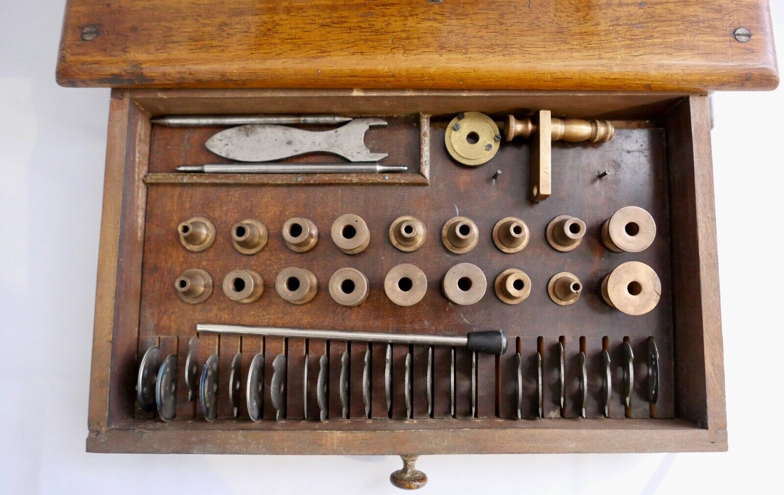 Alte Räderwälzmaschine Wälzmaschine Uhrmacherdrehbank - Antikhandel-Stuttgart