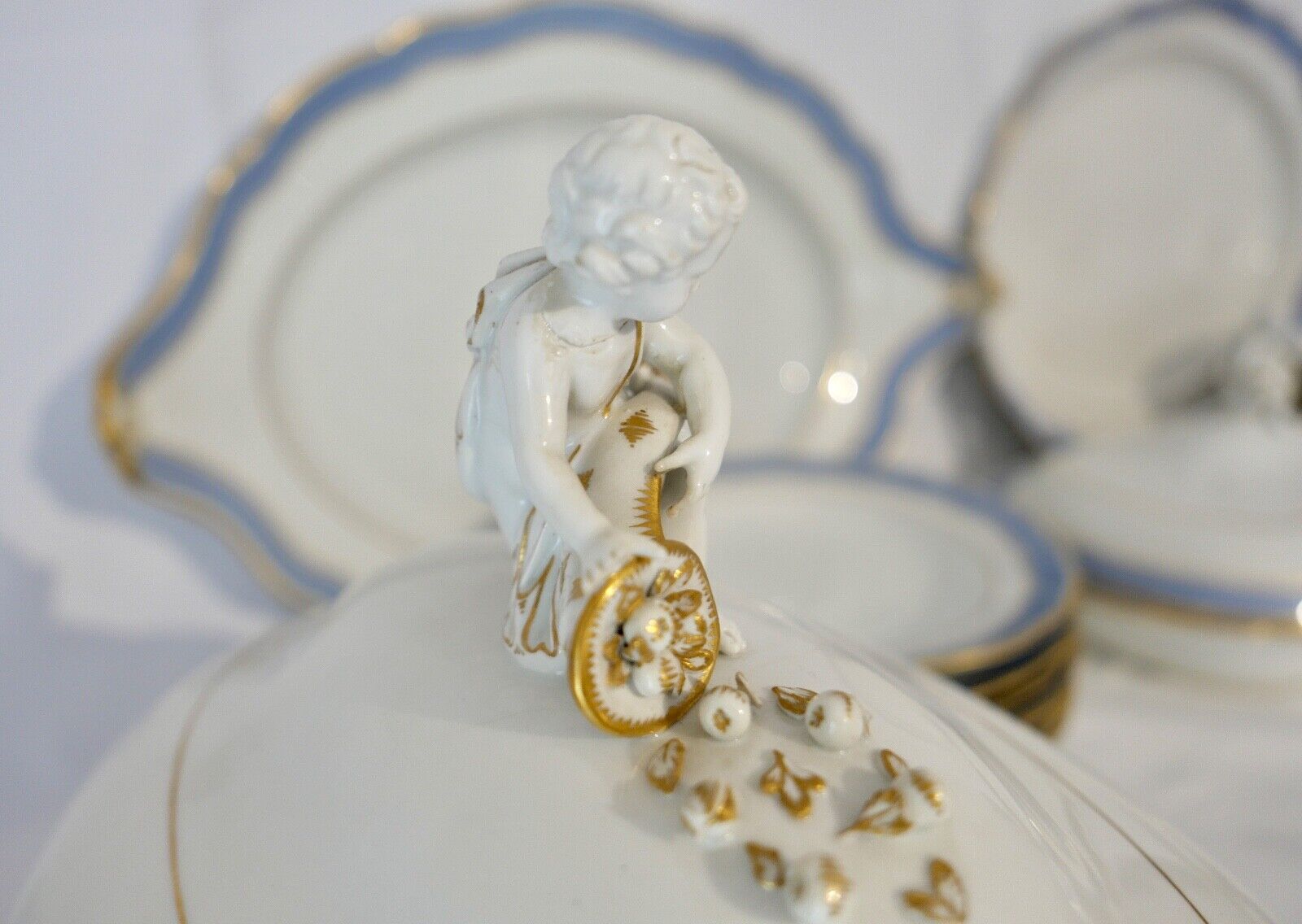 Knaufzeit seltenes Meissen Speiseservice Weiß Blau Gold Putto XXL Platte 1.Wahl - Antikhandel-Stuttgart