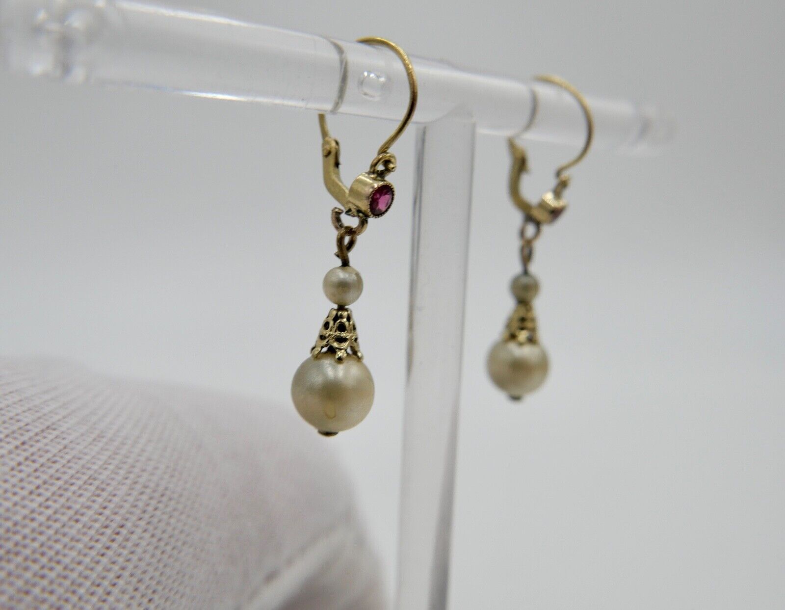 50er Jahre Ohrringe Ohrhänger mit Perlen & Glasstein GOLD 333 / 8K Perle Ø 6,3mm - Antikhandel-Stuttgart