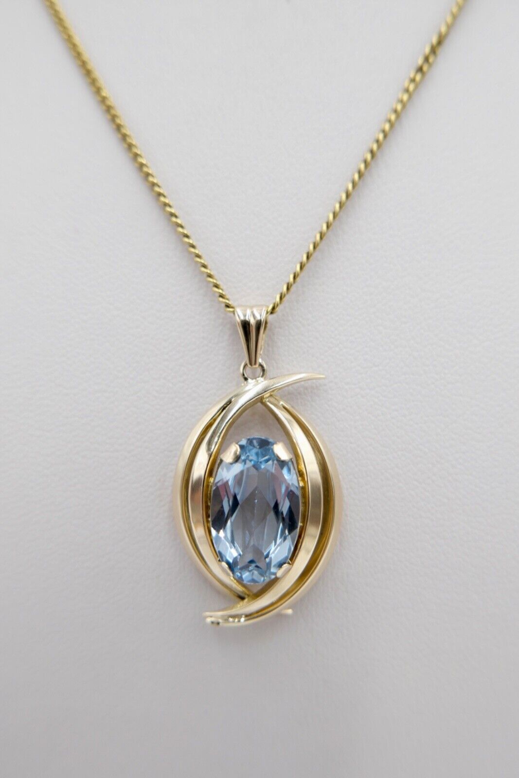 Anhänger 333 / 8K Gelbgold Blauer Spinell OVAL Schliff 5,5 Ct Ø 30 mm - Antikhandel-Stuttgart