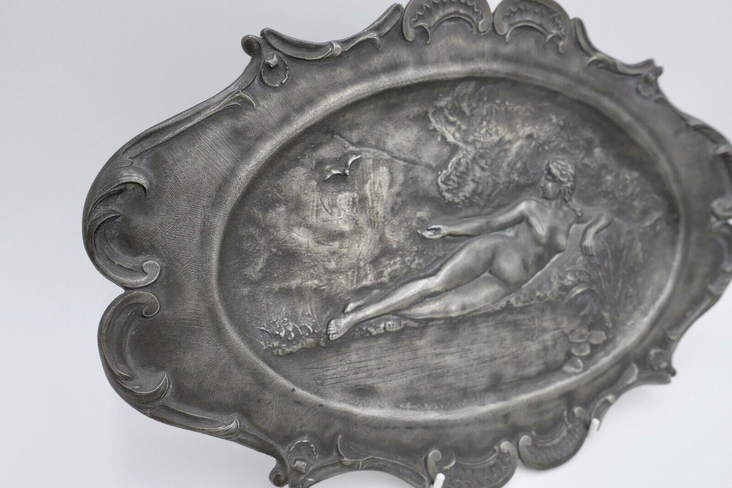 Zinn Wandteller Wandplatte Frankreich sign. Frauen AKT Etain Garanti ART NOUVEAU - Antikhandel-Stuttgart