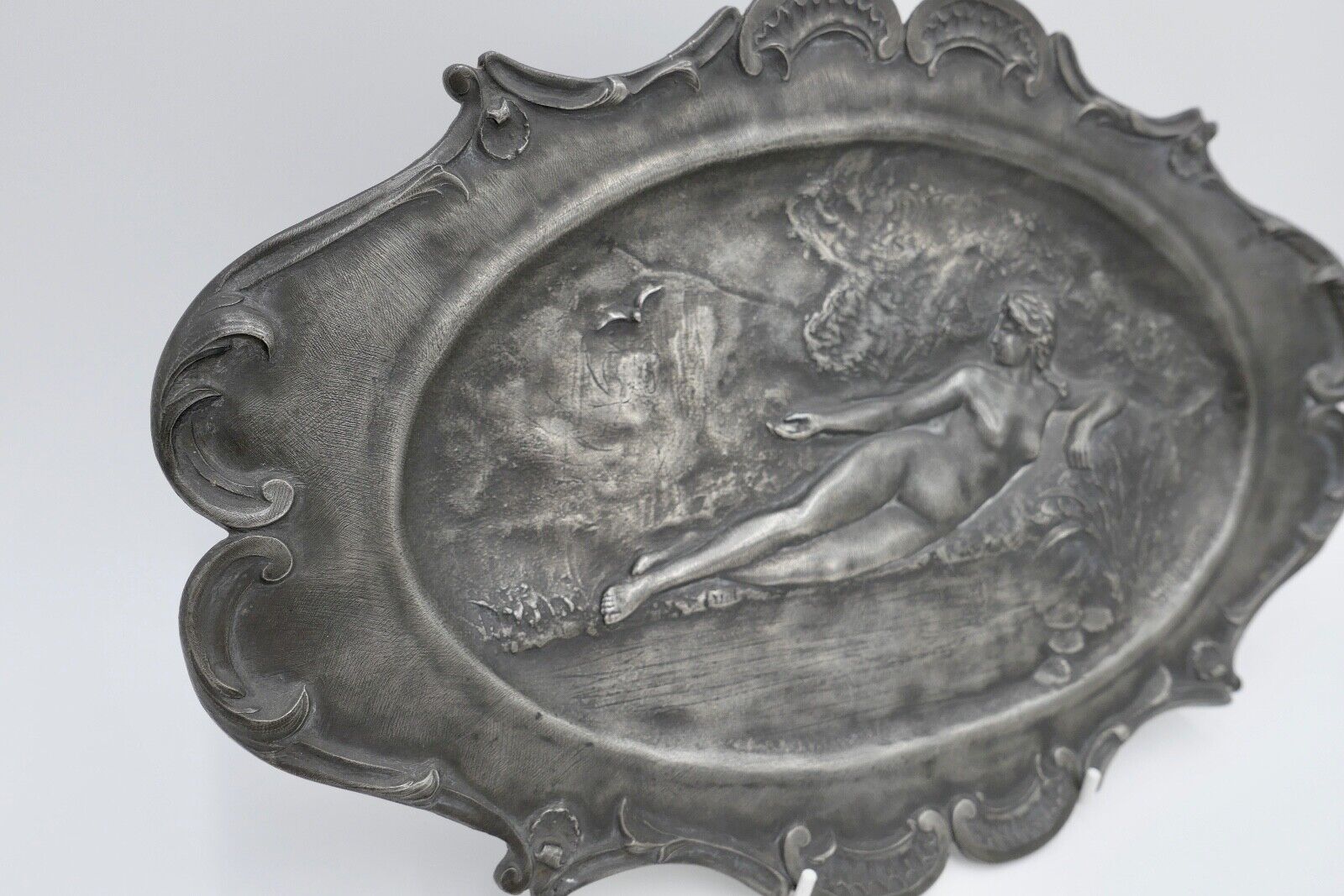 Zinn Wandteller Wandplatte Frankreich sign. Frauen AKT Etain Garanti ART NOUVEAU - Antikhandel-Stuttgart