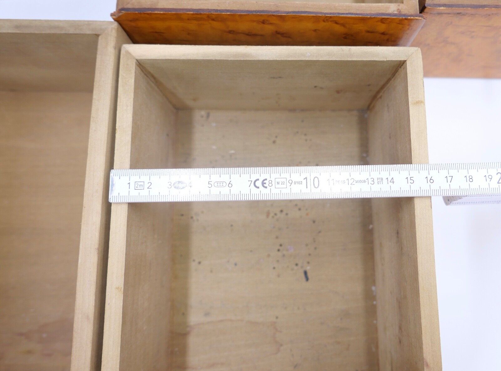 um 19. Jh antike Kommode mit Schubladen 19x25x41 cm Birkenholz Furnier - Antikhandel-Stuttgart