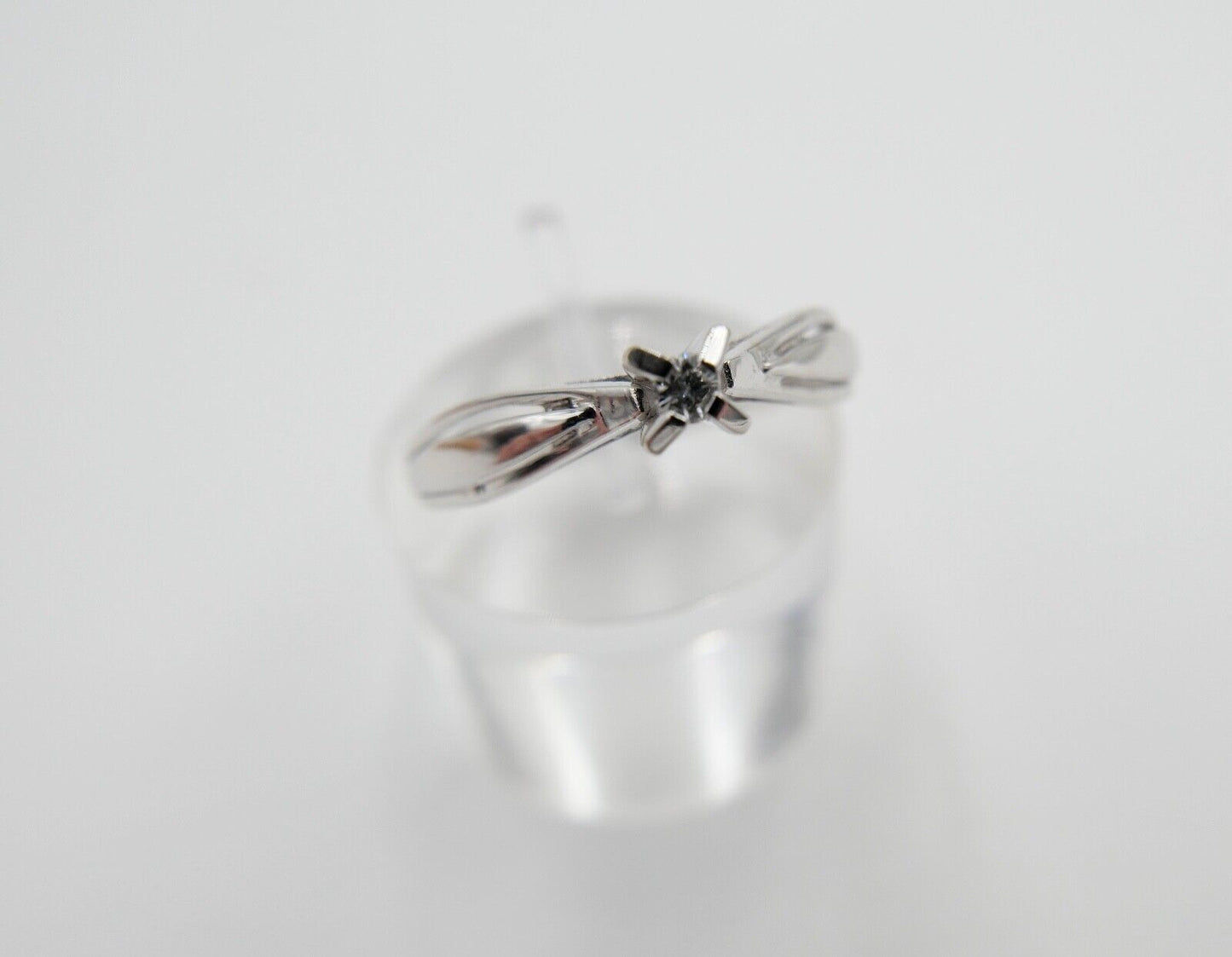 - NEU - 90er Solitär Ring Weißgold Gold 585 14K Brillant 0,05 Ct Gr. 58 - Antikhandel-Stuttgart