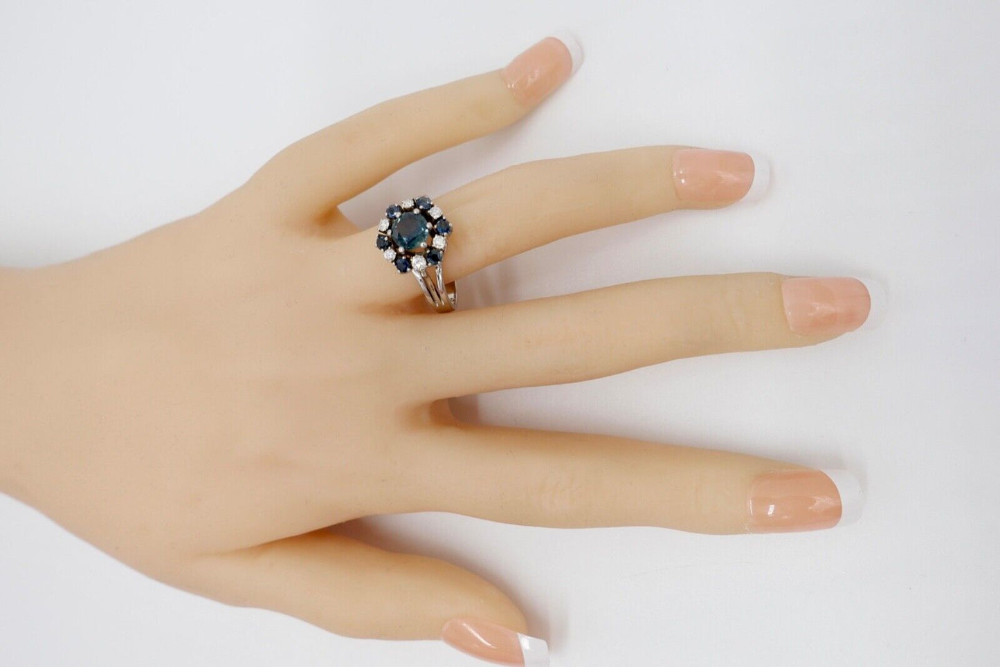 1970er Jahre Ring Weißgold 750 /18K Brillanten & Saphire 1,39 Ct Gr. 60 - Antikhandel-Stuttgart