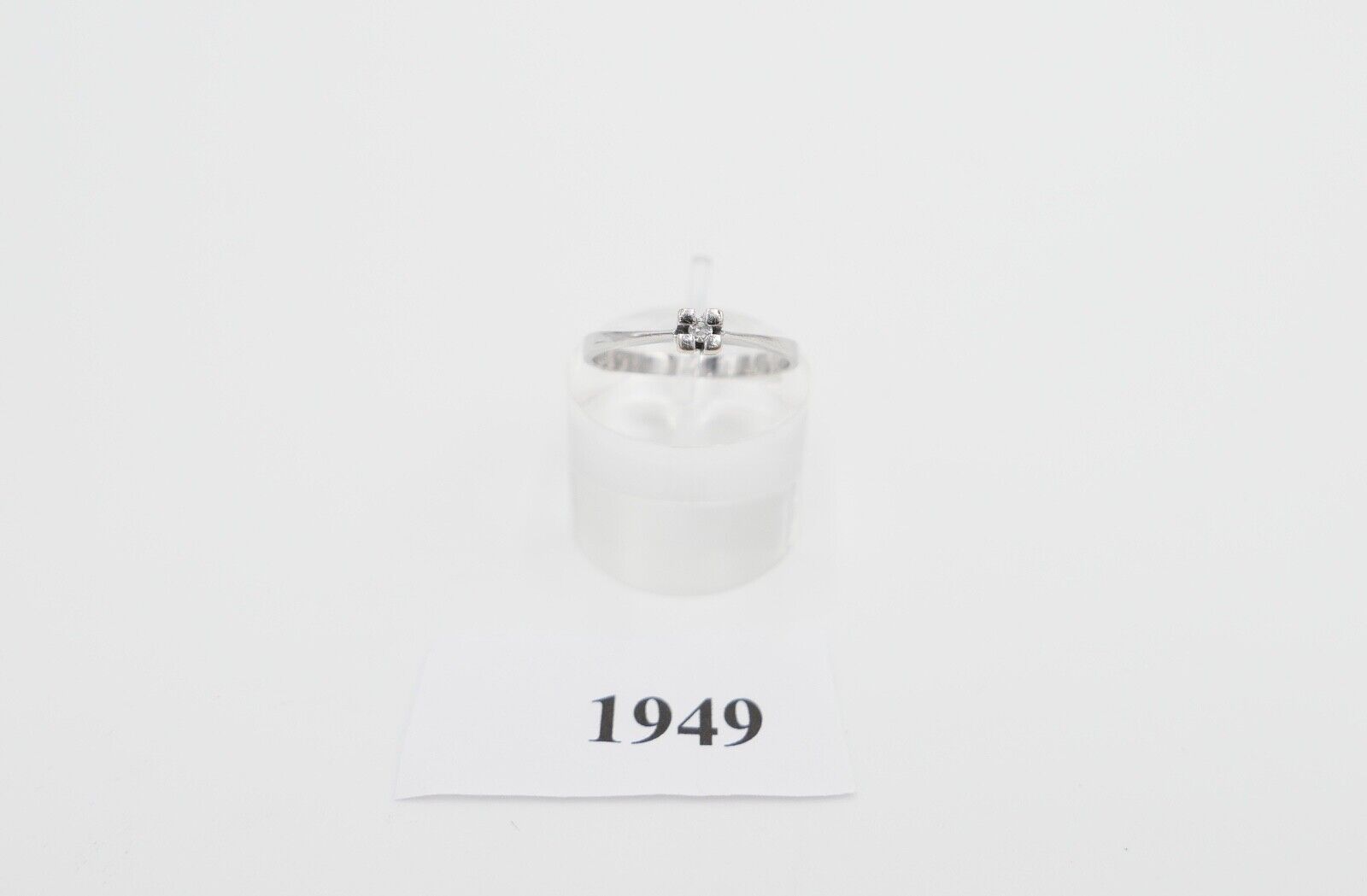 70er Jahre Solitär Ring Weißgold 333 / 8K Brillant 0,03 Ct F / VVS Gr. 57 - Antikhandel-Stuttgart