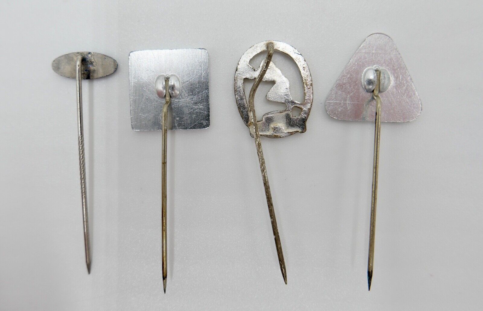 4 alte Pin Anstecknadel FORD AC DELCO ATLAS DLV 1976 - Antikhandel-Stuttgart