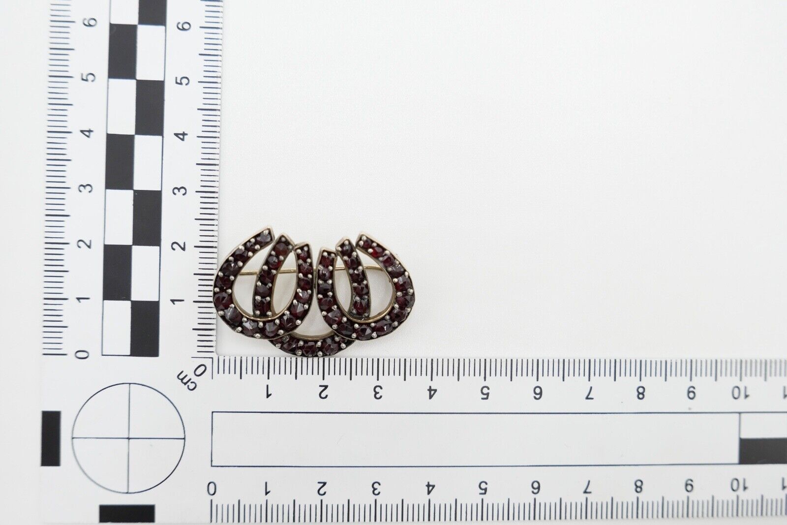 Brosche um 1900 Silber vergoldet Granat Hufeisen - Antikhandel-Stuttgart