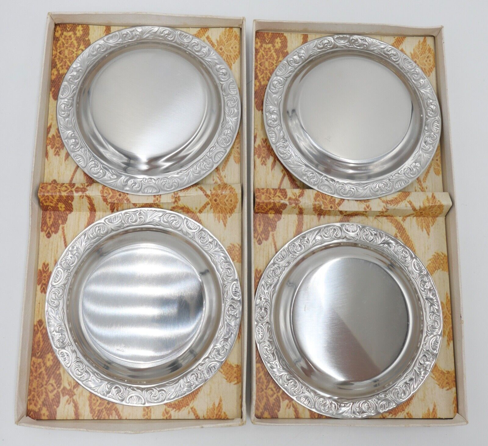 - NEU - OVP - 4 Stück - WMF BAROQUE - Cromargan Gläserteller Edelstahl - Antikhandel-Stuttgart