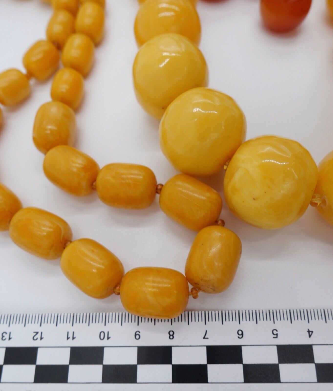 Bernstein Imitat / Plastik Kunstoff Konvolut Schmuck Kette 393 Gramm - Antikhandel-Stuttgart