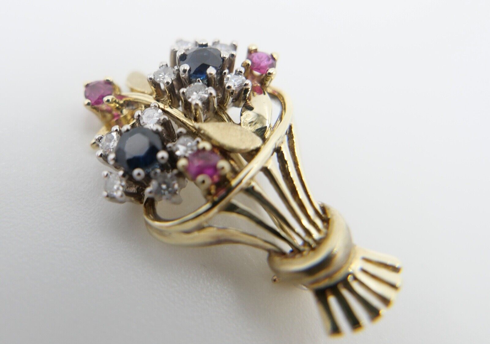 1980er florale Blumenkor 585 14K Bicolor Gold Brosche Brillanten Rubinen Saphire - Antikhandel-Stuttgart