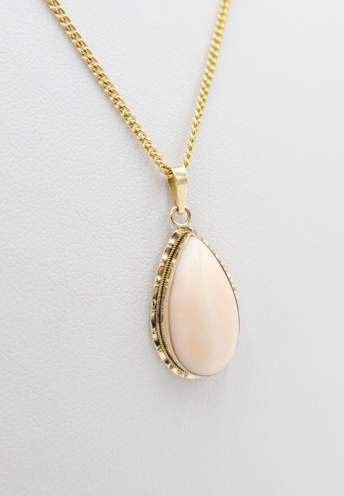 70er Jahre Anhänger Gold 750 / 18K Koralle Cabochon Schliff Engelhautkoralle - Antikhandel-Stuttgart