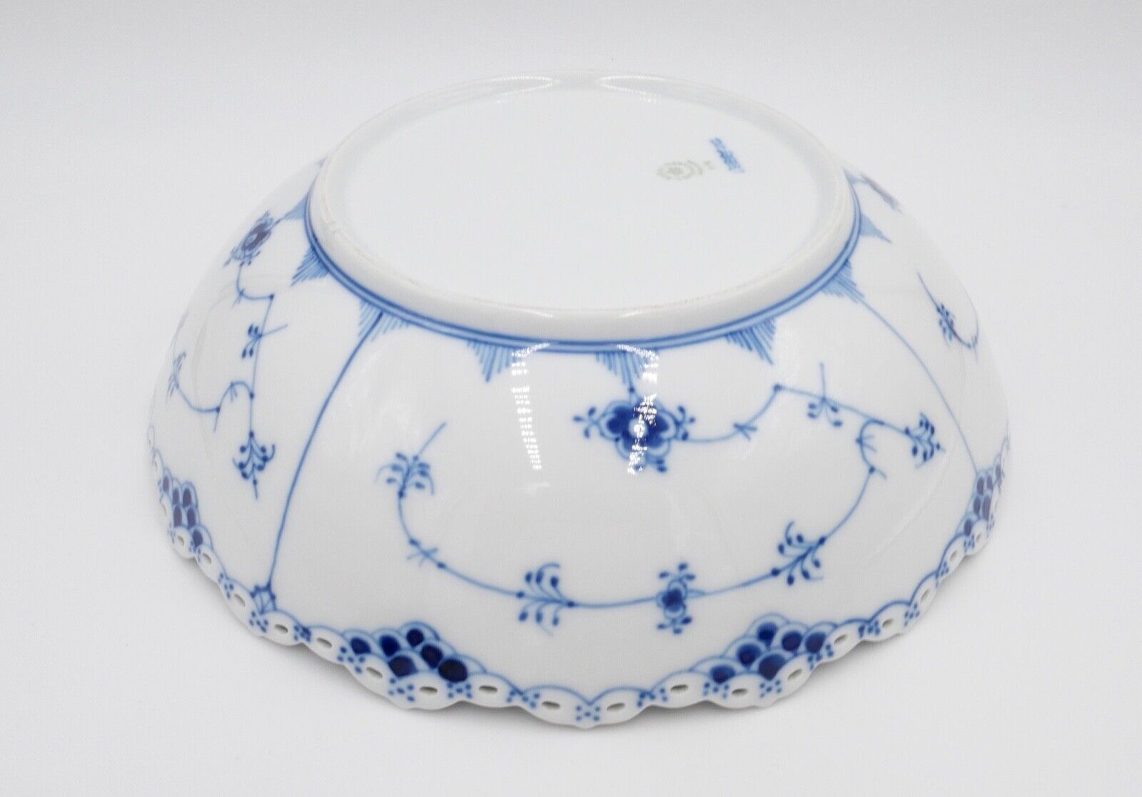 Royal Copenhagen Schüssel Nr. 576 1. Wahl Musselmalet vollspitze Ø 28 cm - Antikhandel-Stuttgart