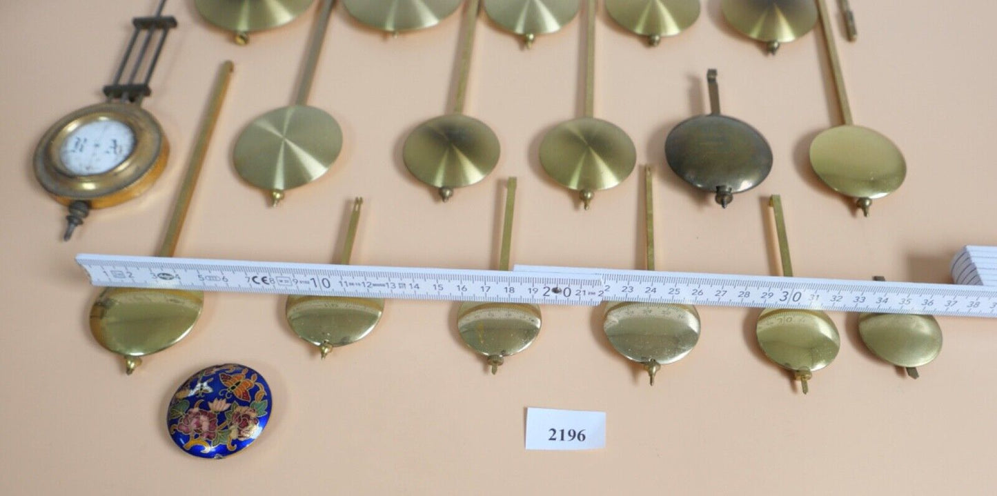 KONVOLUT Posten Ersatzteile alte & antike Pendel Pendellinsen Messing Wanduhr - Antikhandel-Stuttgart