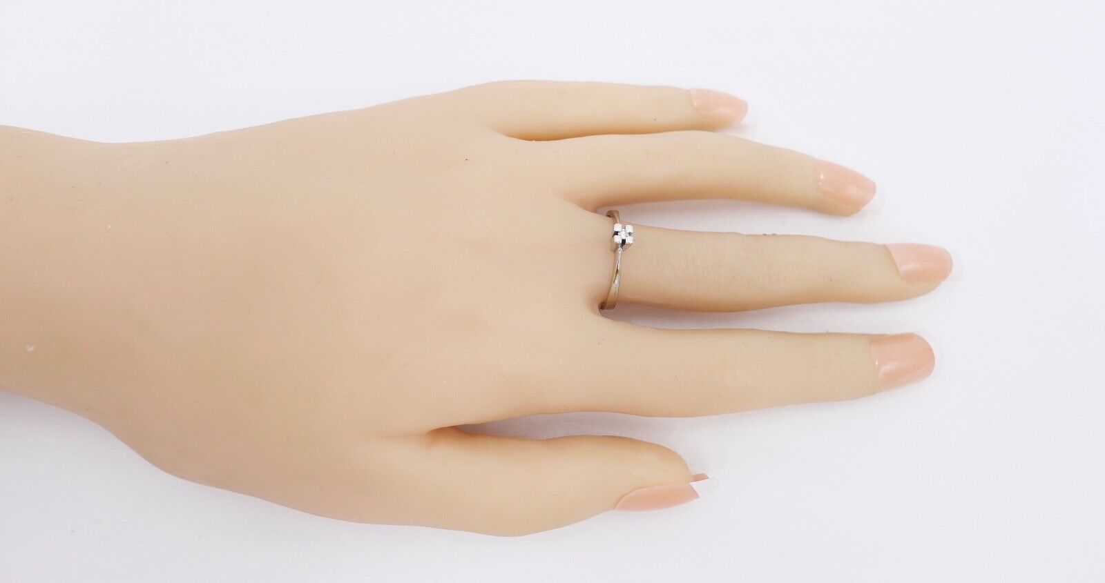 70er Jahre Solitär Ring Weißgold 333 / 8K Brillant 0,03 Ct F / VVS Gr. 57 - Antikhandel-Stuttgart