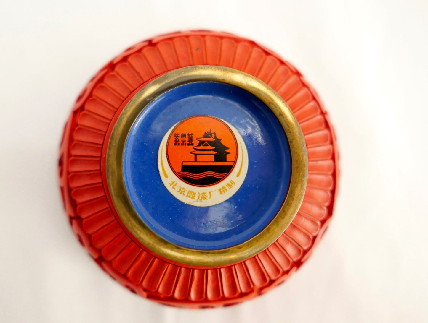 1950er Zinnober-Lackdose Carved Red Cinnabar China geschnitzt Ø 8cm Deckeldose