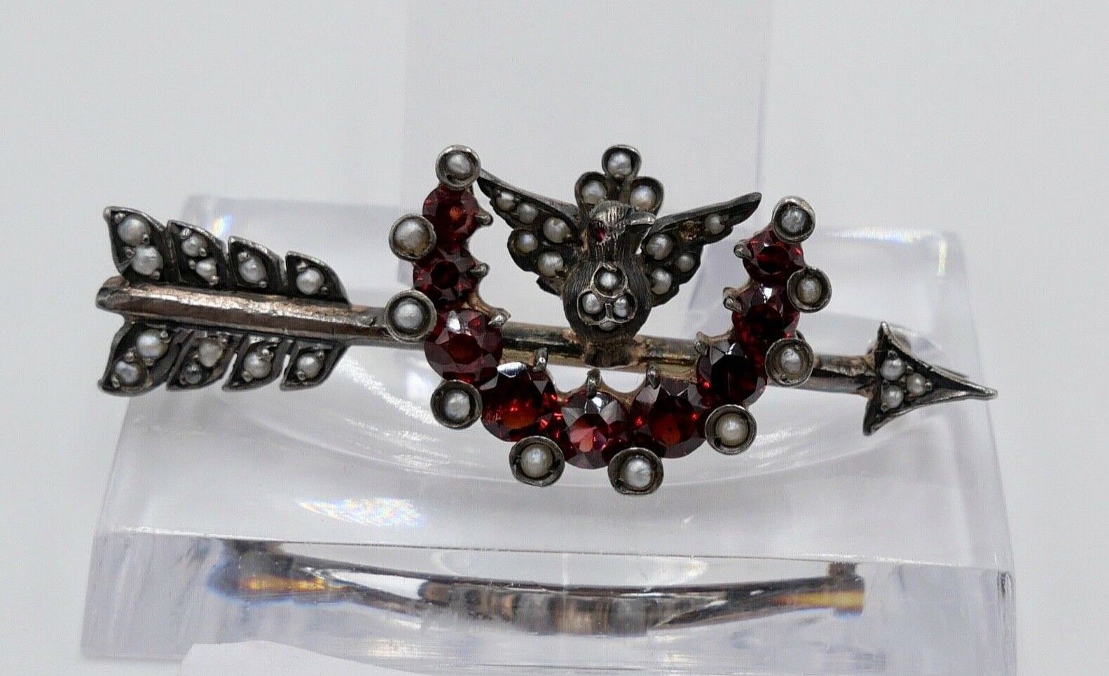 Antike 19. JH WIEN Pfeil Brosche Fluß Saatperlen Granat Silber vergoldet 48mm - Antikhandel-Stuttgart