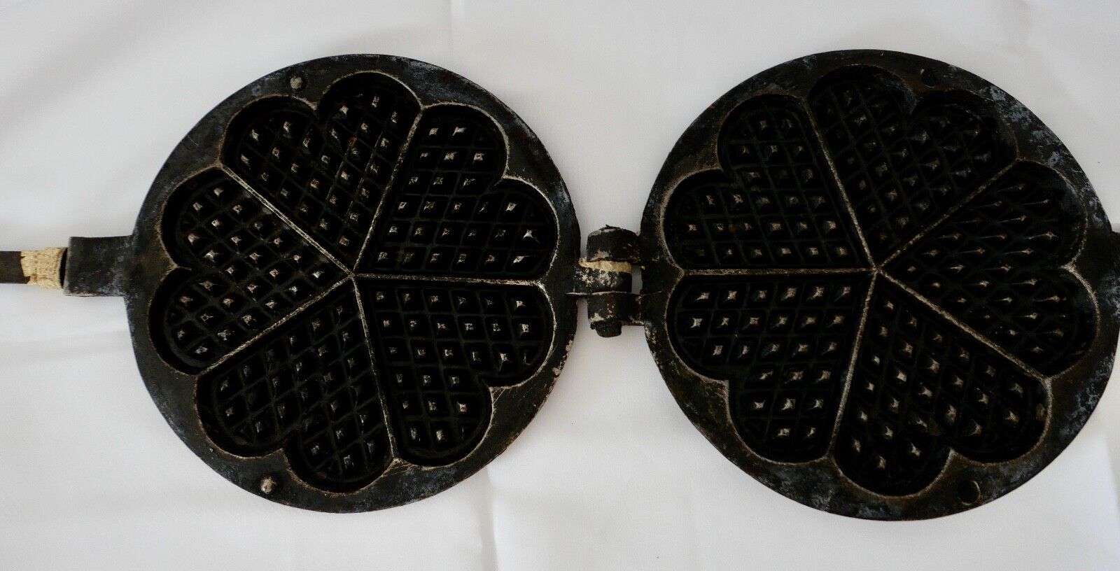 antikes Herz Waffeleisen Gusseisen D.R.G.M. 1920-1930er mit REZEPT K.F. JUNG - Antikhandel-Stuttgart