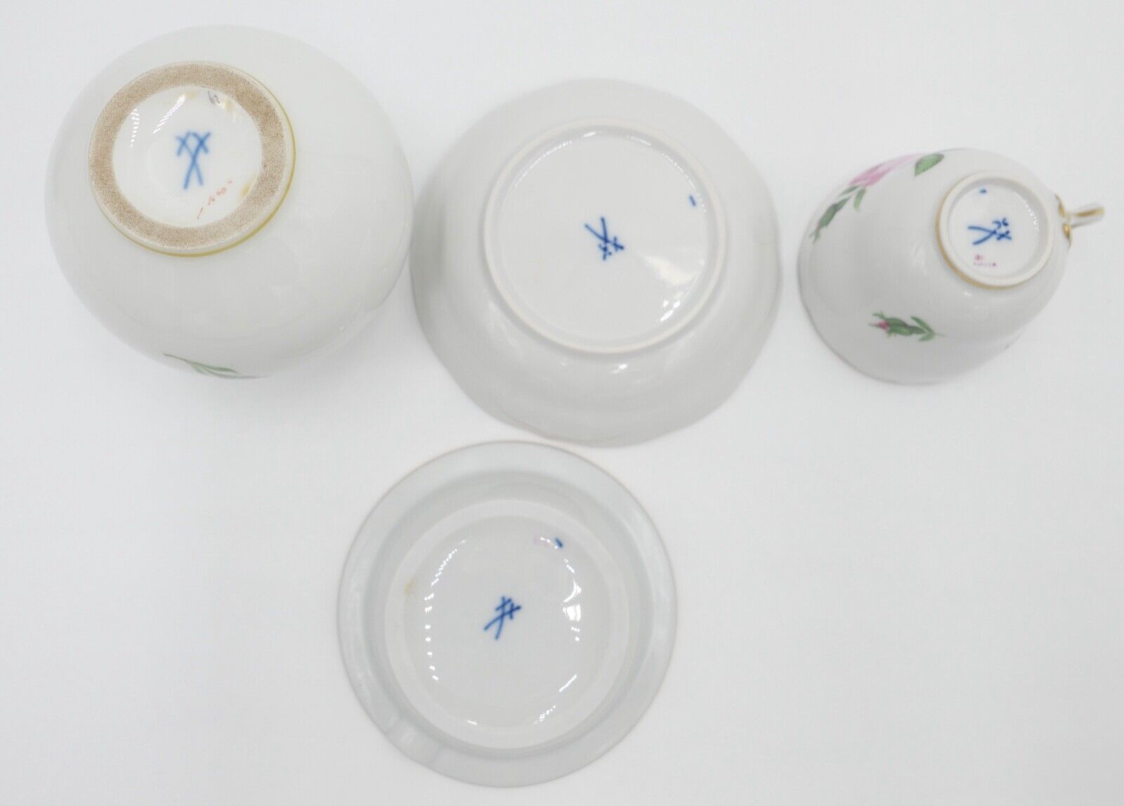 Meissen 1. & 2. Wahl SET " ROTE ROSE " Aschenbecher Vase Mokka Tasse Untertasse - Antikhandel-Stuttgart