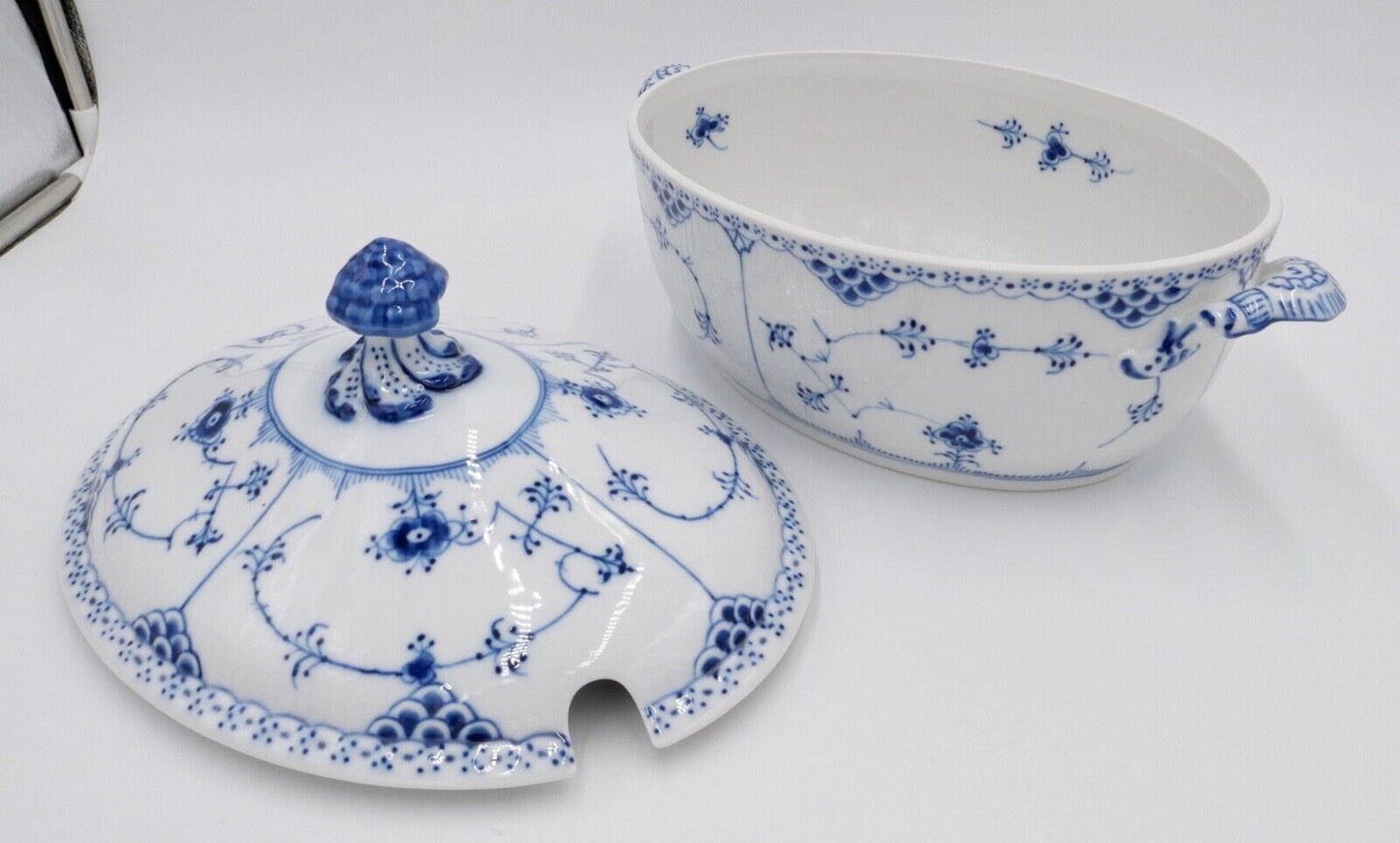 Royal Copenhagen 1. Wahl Suppenterrine Nr. 595-1109 Musselmalet halbspitze - Antikhandel-Stuttgart