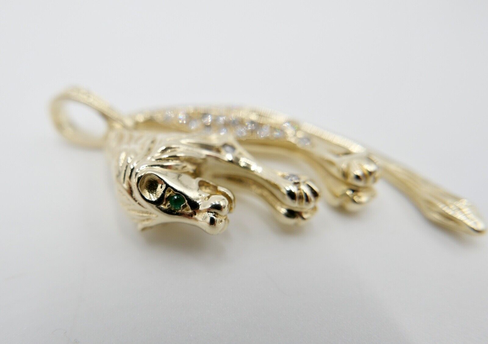 Massiver Gold Anhänger LÖWE Brillanten & Smaragd 585 14K Gelbgold 1,06 Ct 1980er - Antikhandel-Stuttgart