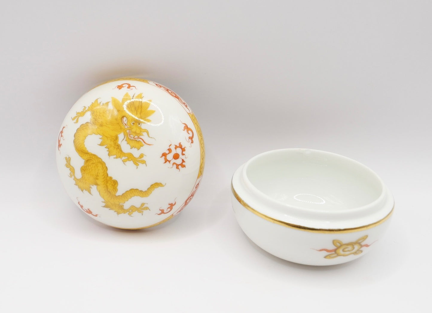Meissen Deckeldose Zuckerdose reicher gelber Drache Goldrand