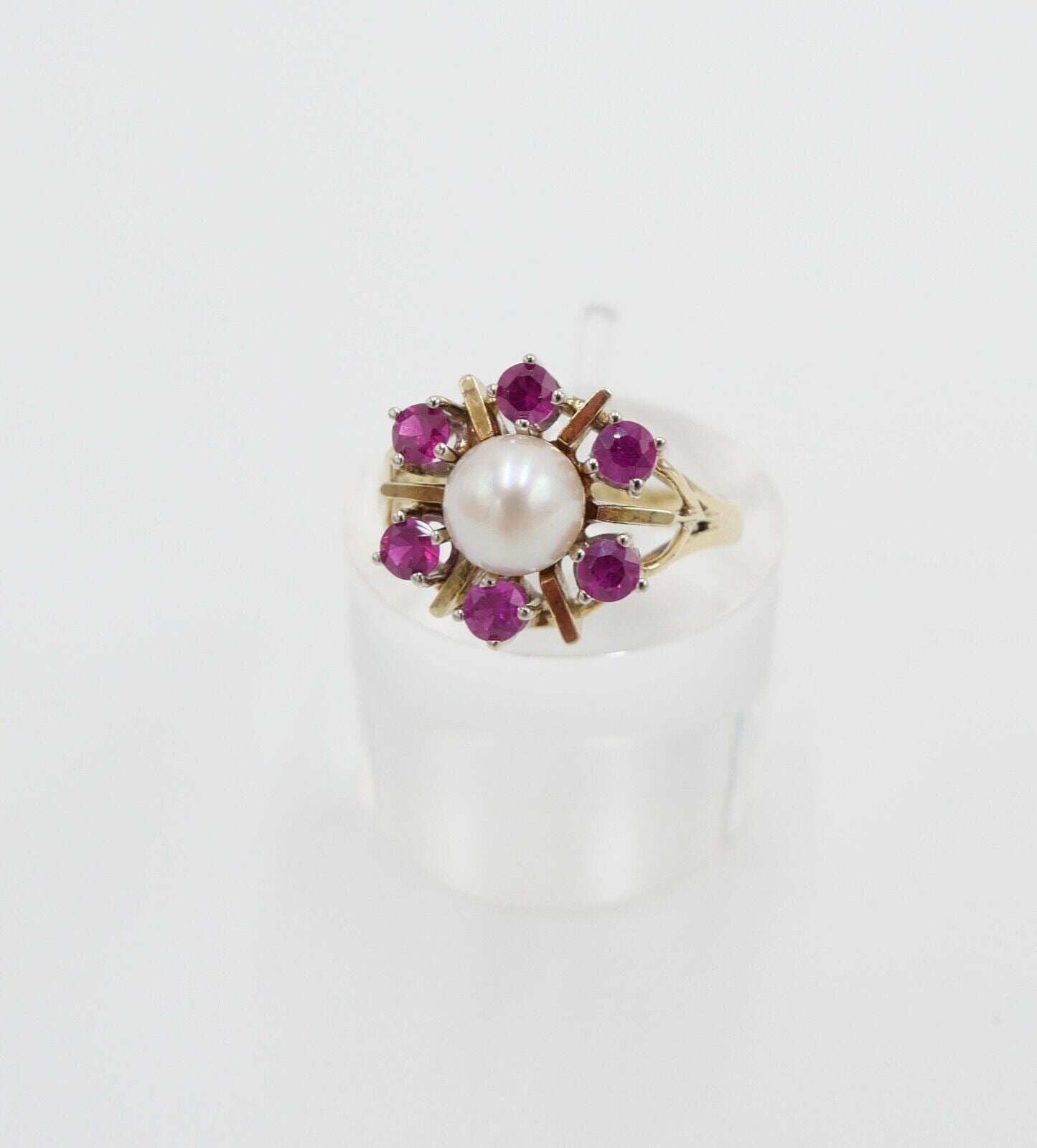 80er Jahre Ring Gold 585 / 14K Weißgoldfassung Zuchtperle Rubine Gr. 53 - Antikhandel-Stuttgart