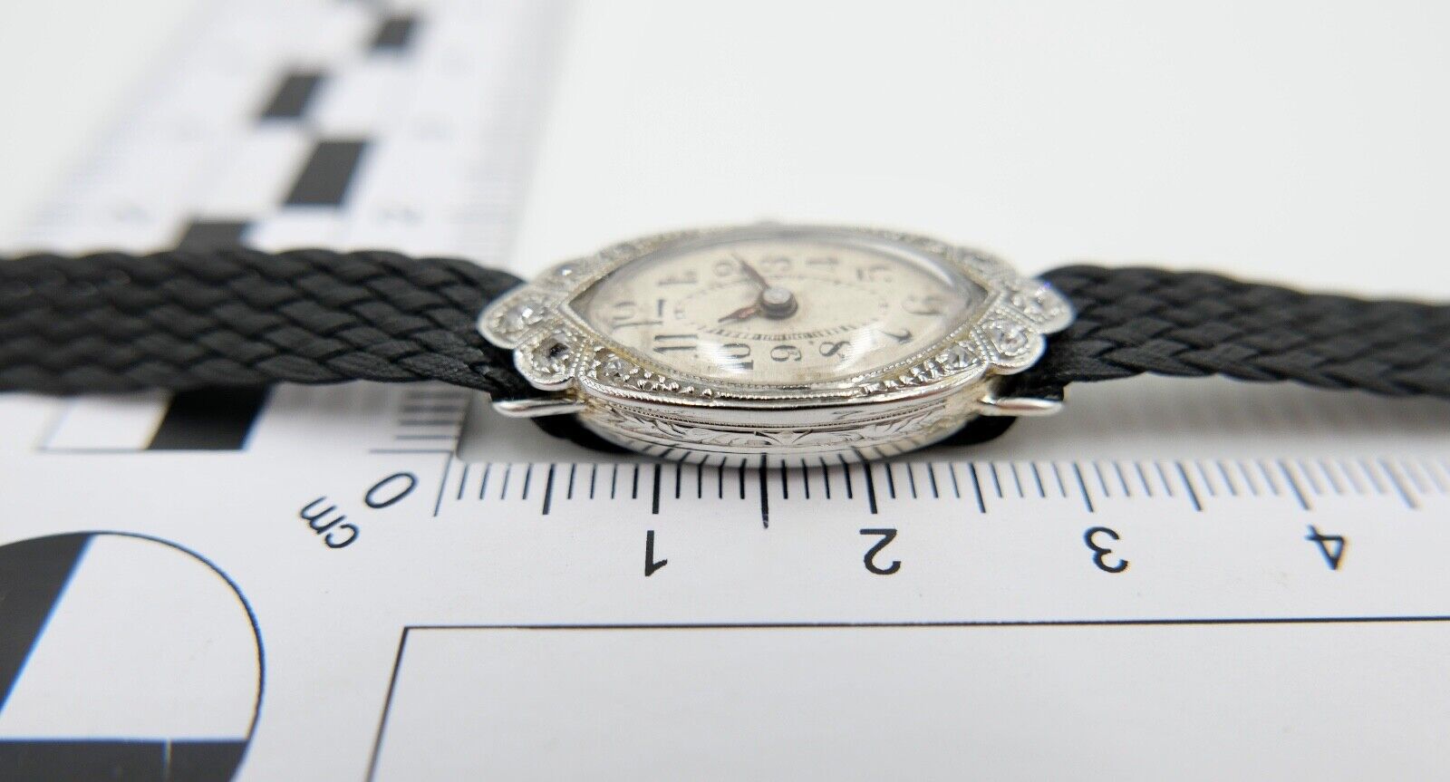 ART DECO Damenuhr 750 / 18K Gold 1920-30er Jahre mit 8 Diamanten 0,20 Ct AS 976 - Antikhandel-Stuttgart