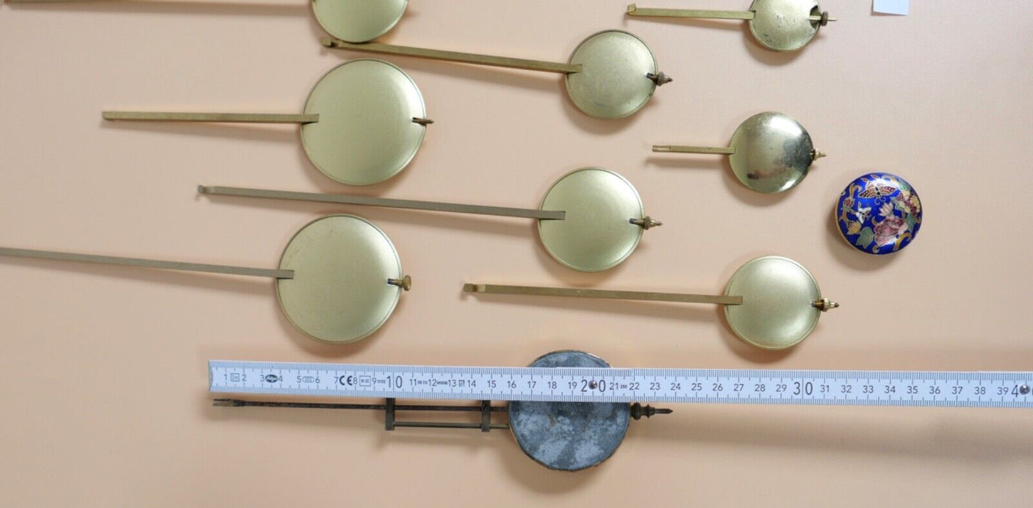 KONVOLUT Posten Ersatzteile alte & antike Pendel Pendellinsen Messing Wanduhr - Antikhandel-Stuttgart