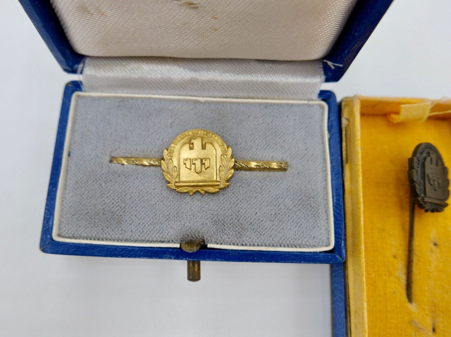 2x Alte Allianz Gold Silber Anstecknadel Pin 333 835 Mitarbeiter ab 1923 SELTEN - Antikhandel-Stuttgart