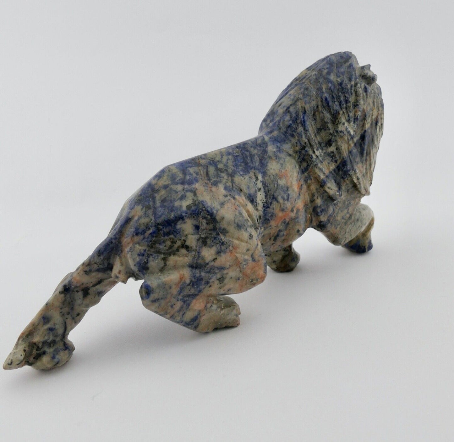 Schreitender Löwe aus blauem Marmor Vitrinenobjekt Handarbeit UNIKAT 22 cm - Antikhandel-Stuttgart