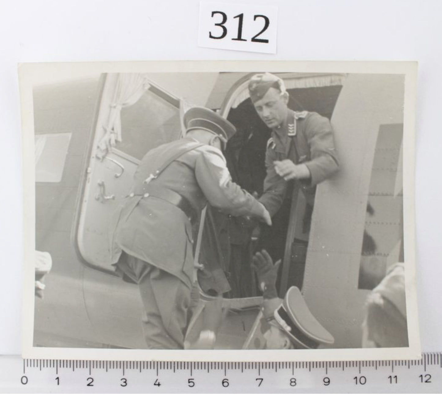 Original Foto Adolf Hitler beim Flugzeug einsteigen - Antikhandel-Stuttgart