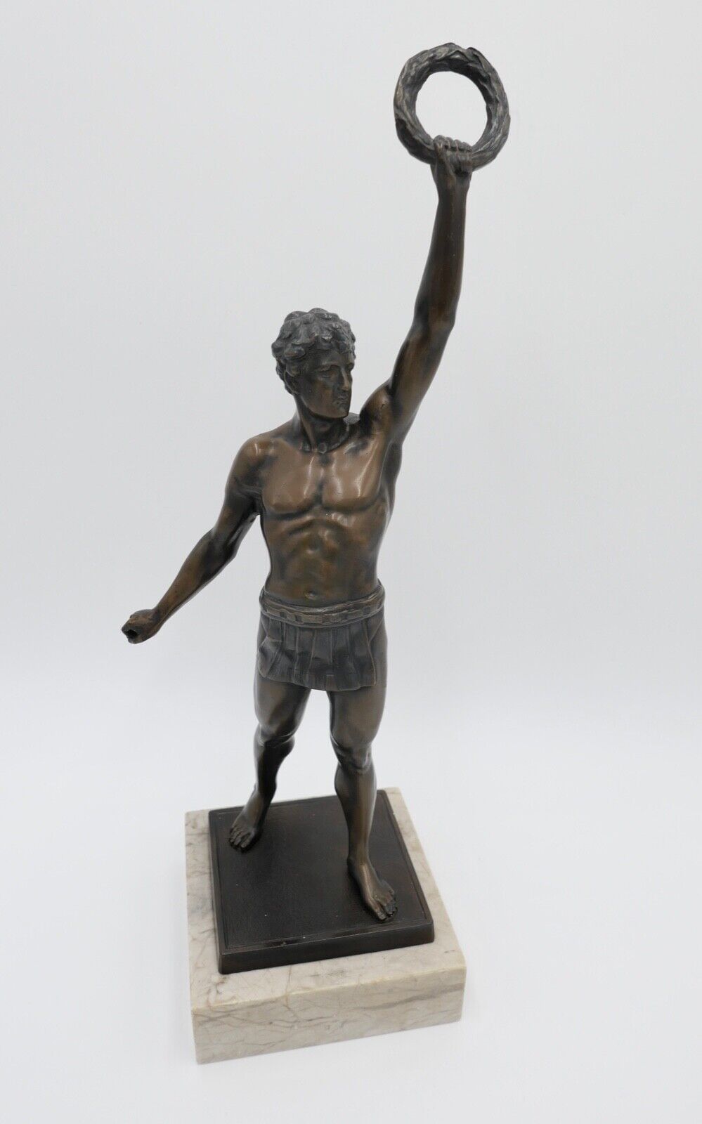 Bronze Skulptur Athletischer Sieger Lorbeerkranz Marmor Plinthe 40 x 12 cm 