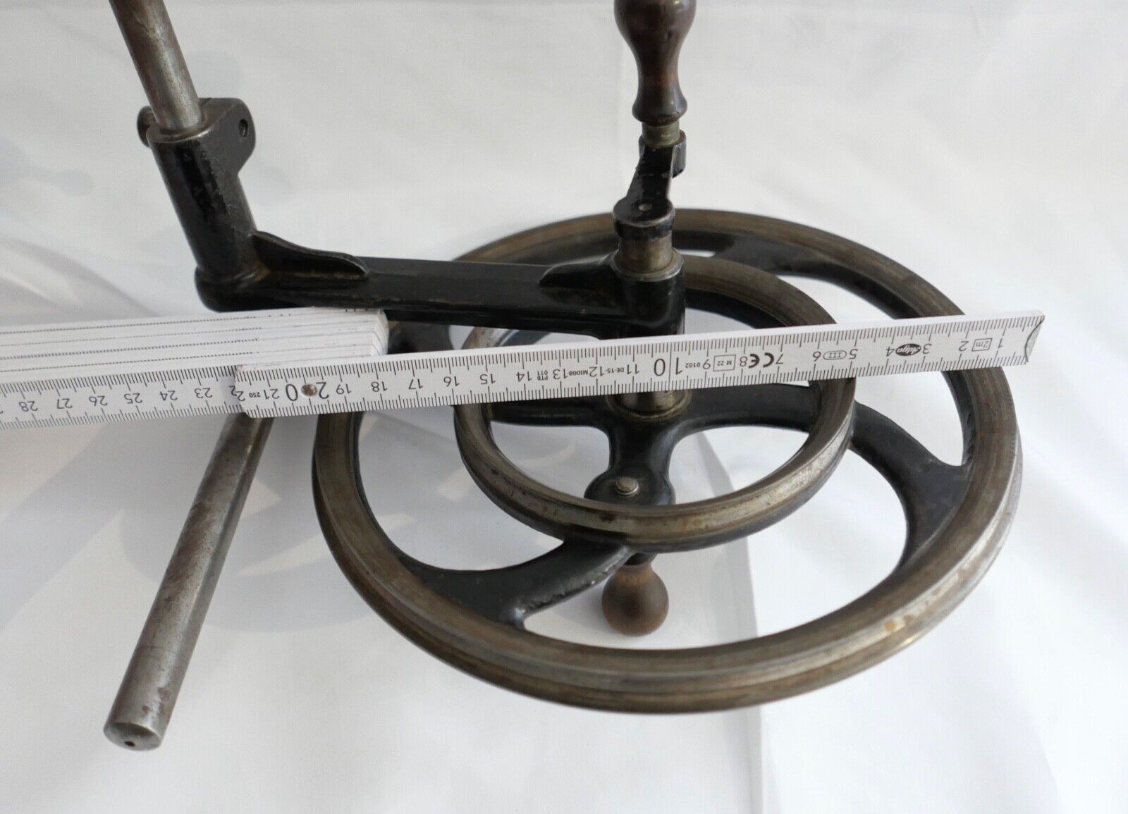 Altes Handrad für Uhrmacherdrehbank Schwungrad Drehstuhl Ø 21 cm - Antikhandel-Stuttgart