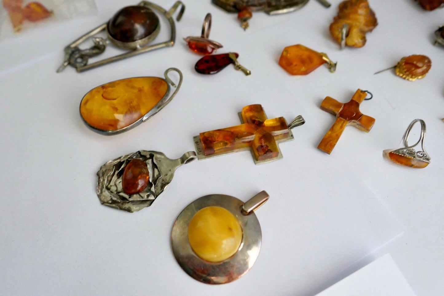 Großes Konvolut Bernstein Schmuck versilbert Anhänger Ring Kreuz Naturbernstein
